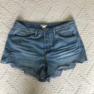 H&M Scallop-Hem Denim Jean Shorts Sz 12 L Women High-Rise Festival Summer